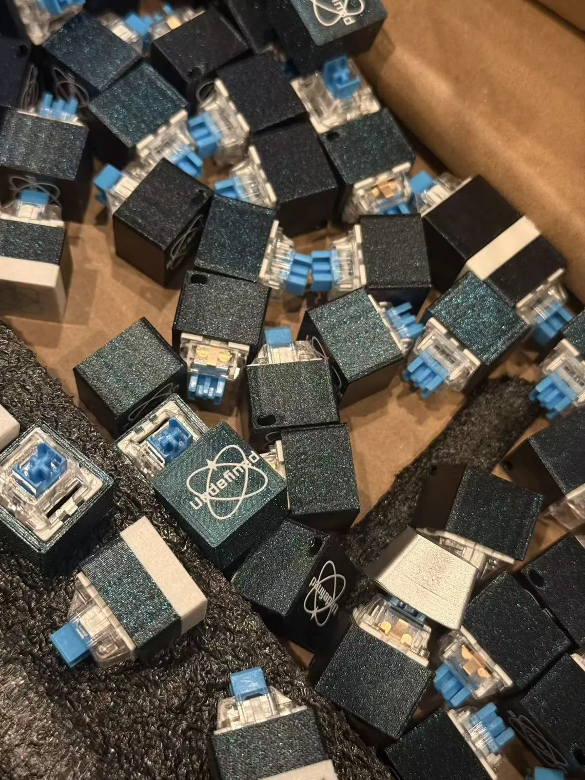 Custom keycaps with undefined Makerlab logo